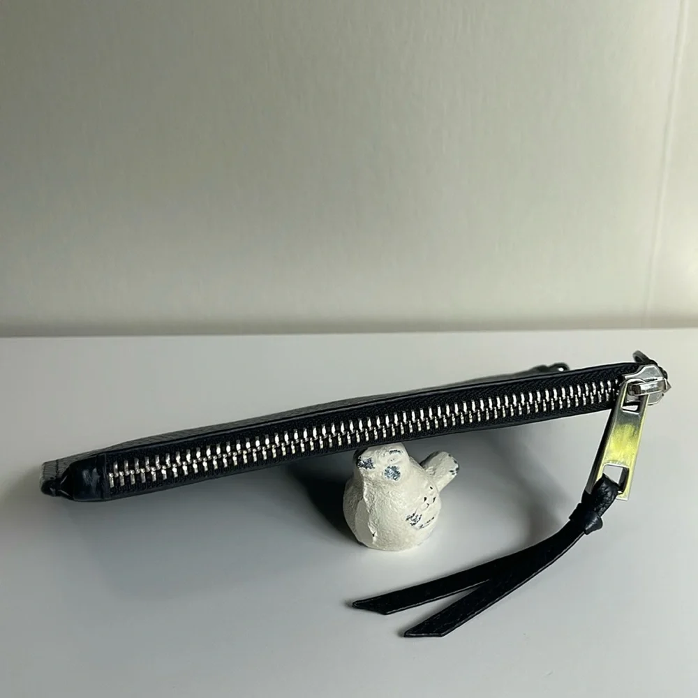 Bandolier Minimal Pouch And Strap
FLAT ZIP POUCH IN BLACK/SILVER - Picture 12 of 16